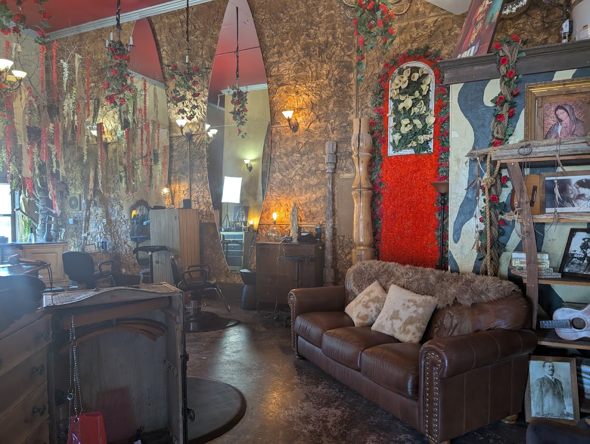 Capelli's Salon