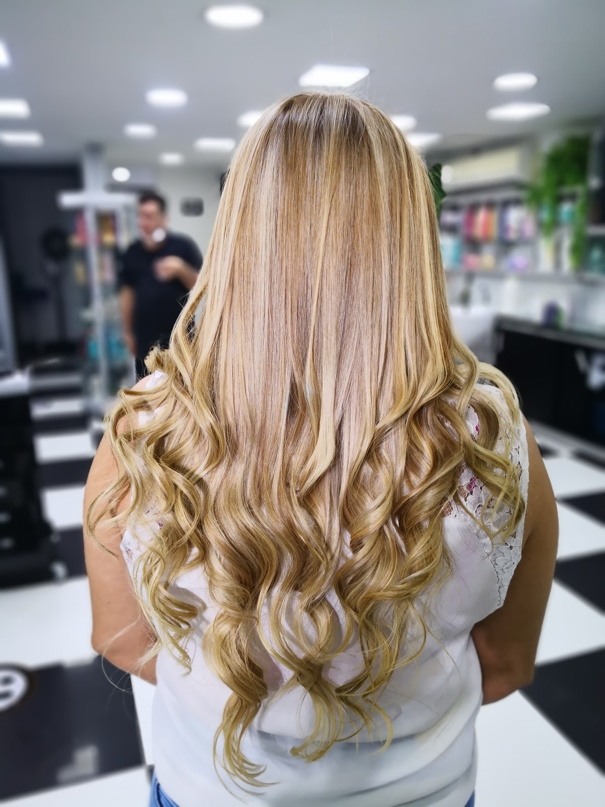 Rikardo Uribe Peluquero y Maquillador