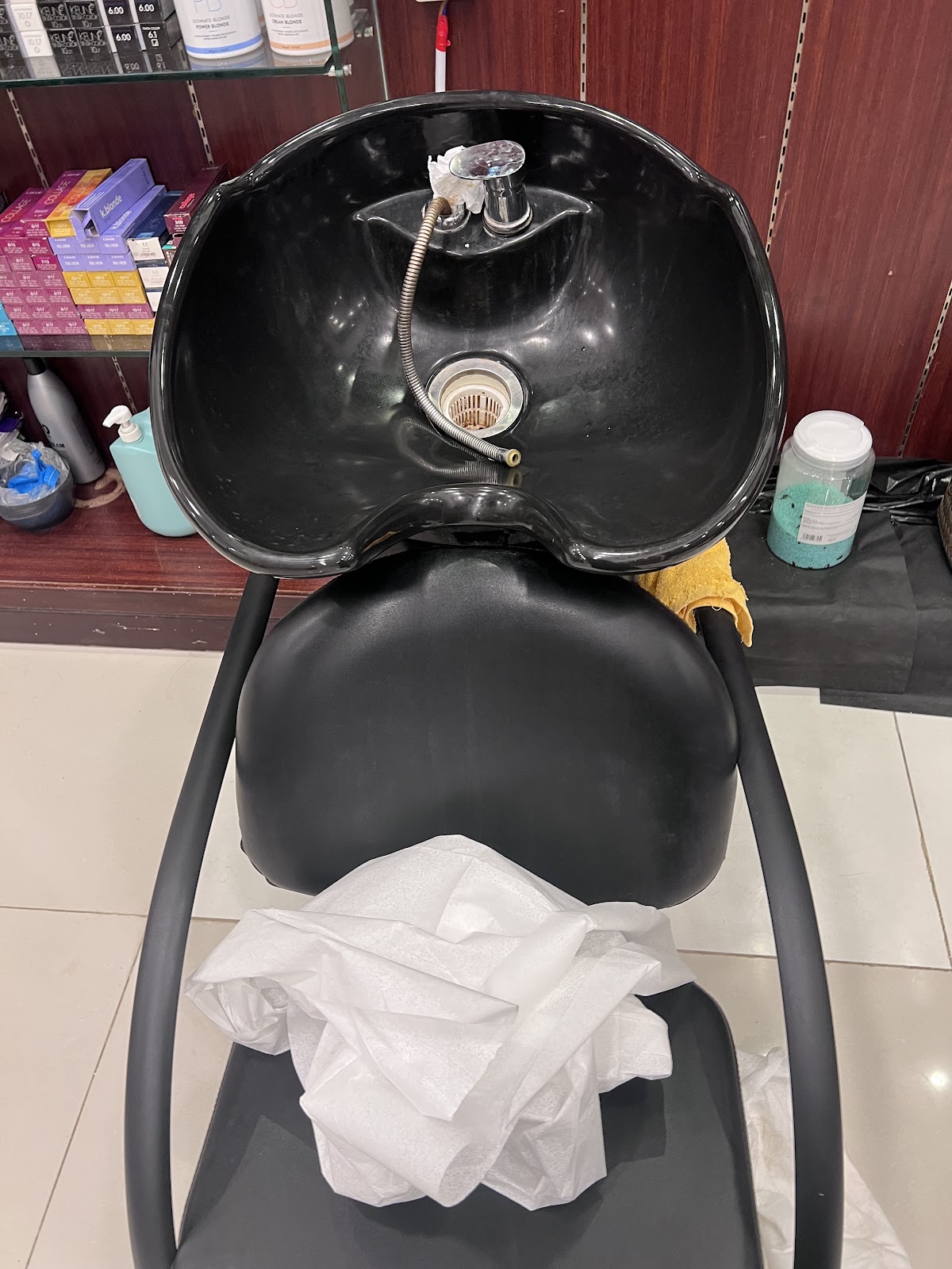 Al-Inaya Al-Mubhera Salon