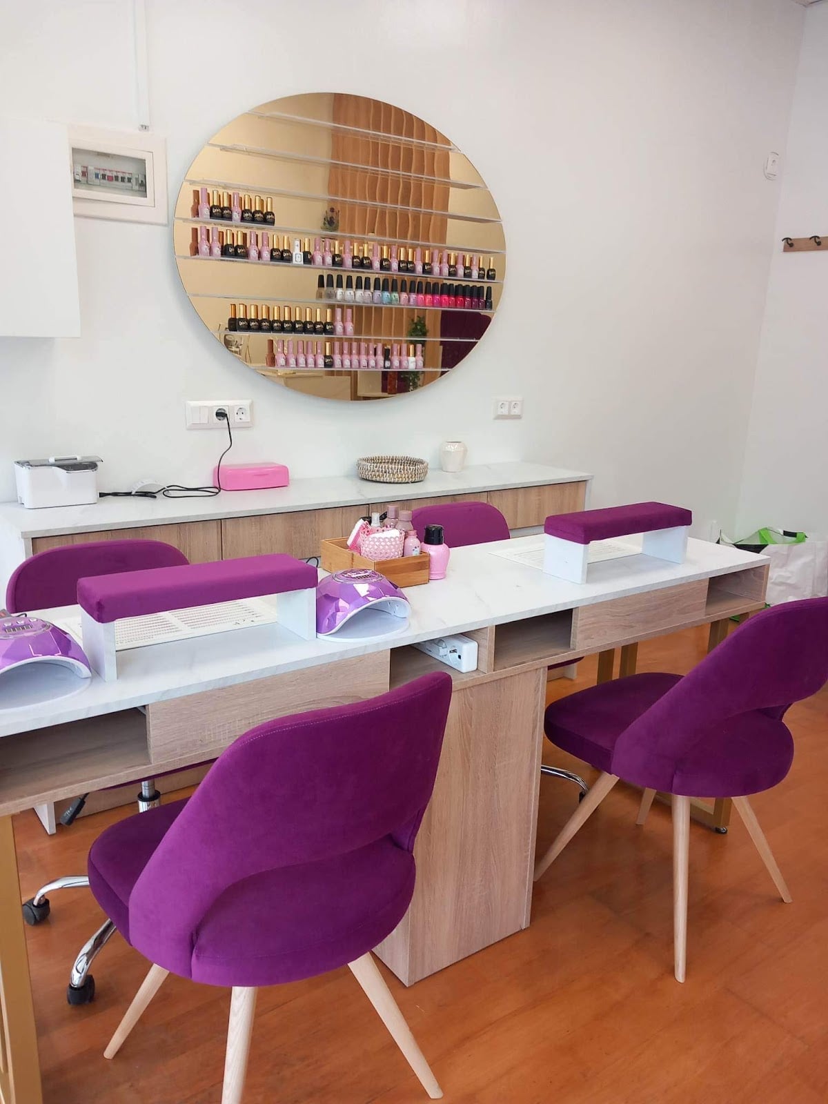 The Lady's Room Nails by Elena