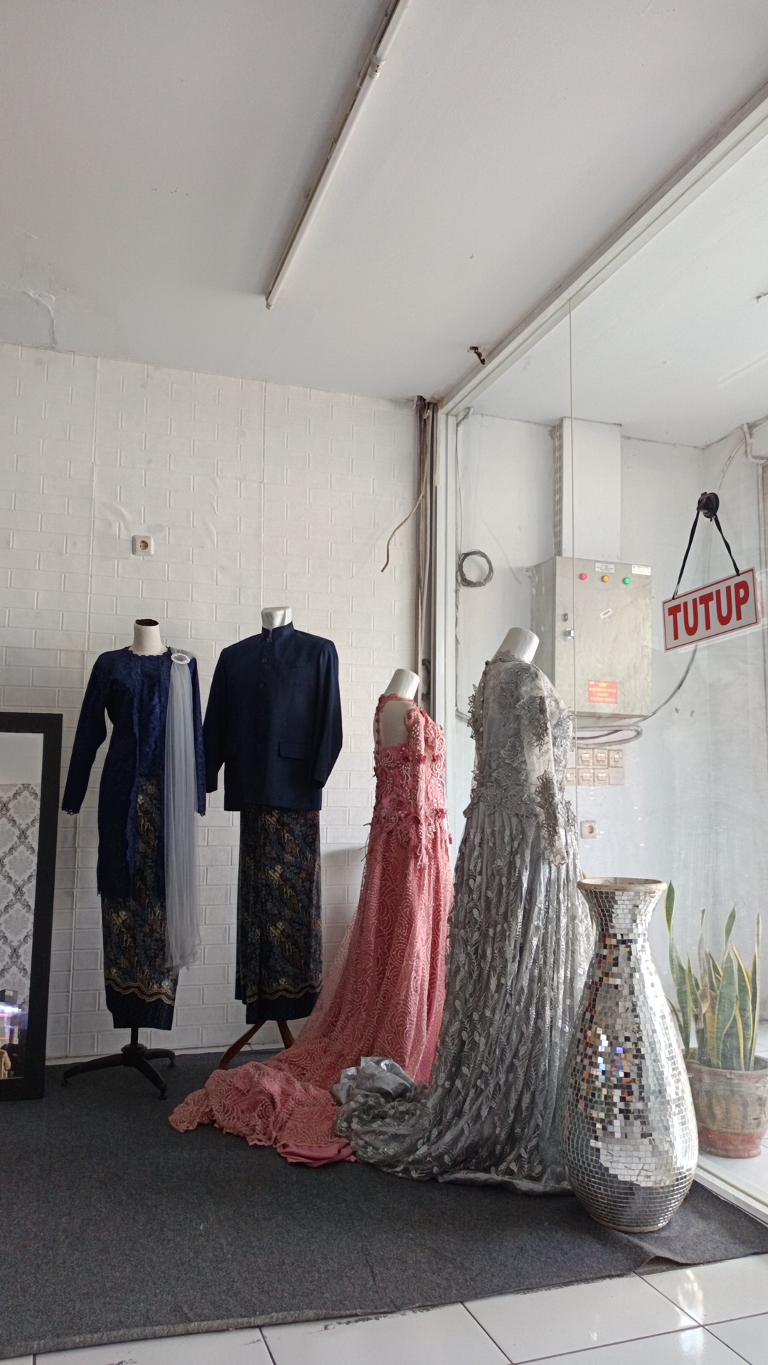 Astita Salon