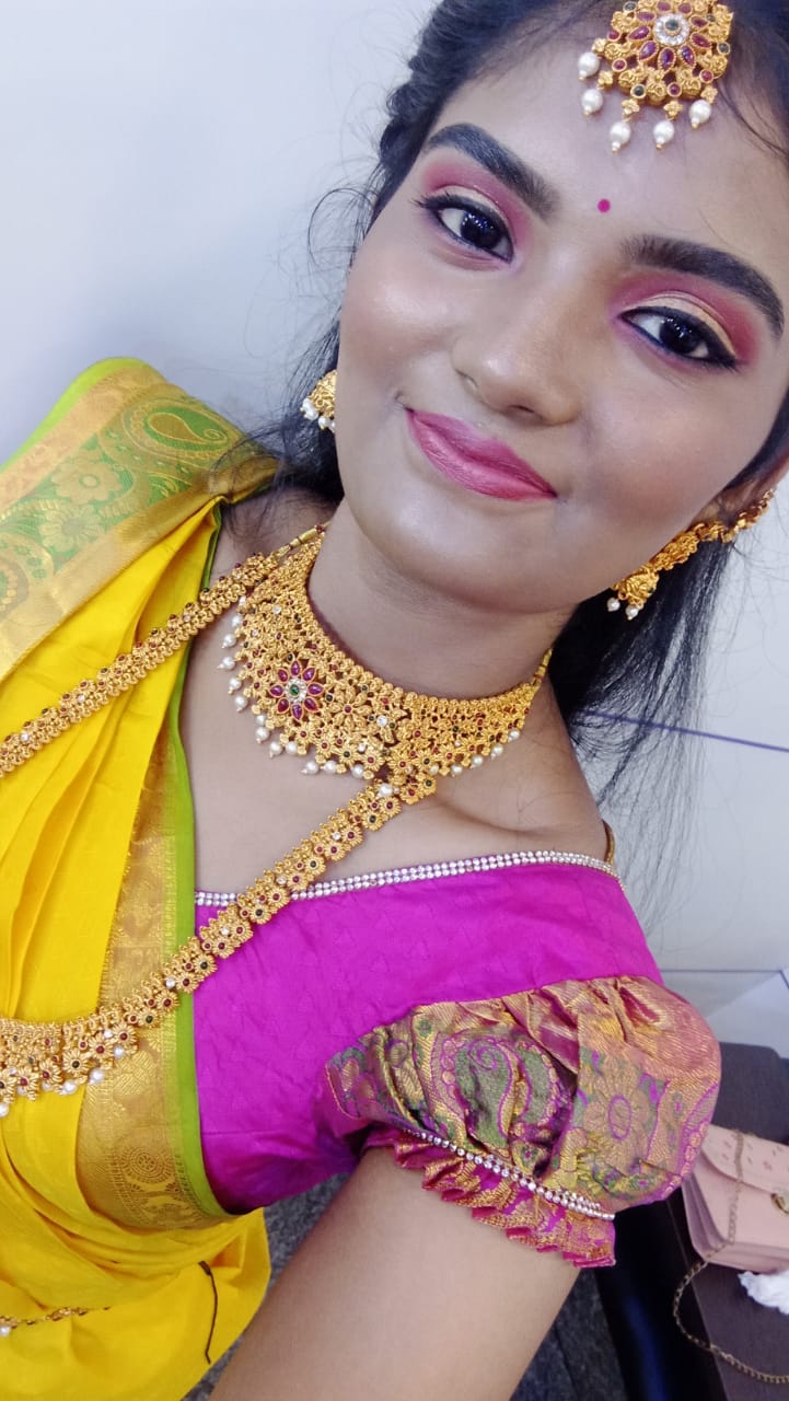 Rashi Beauty Parlour