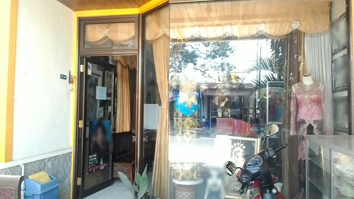 Aster Rias Dan Salon