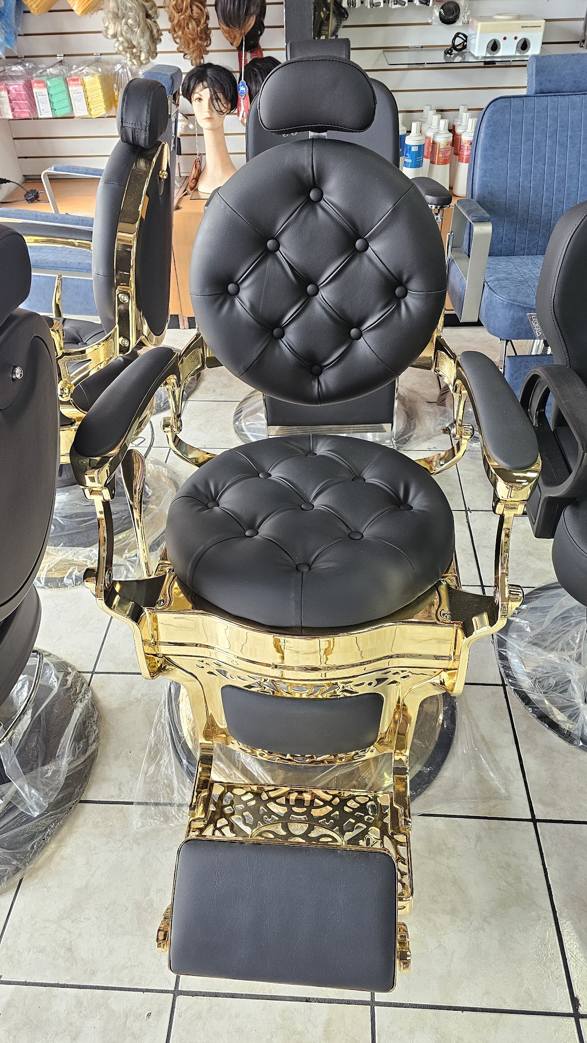 Rodolfos Beauty Supply & Salon, Arce