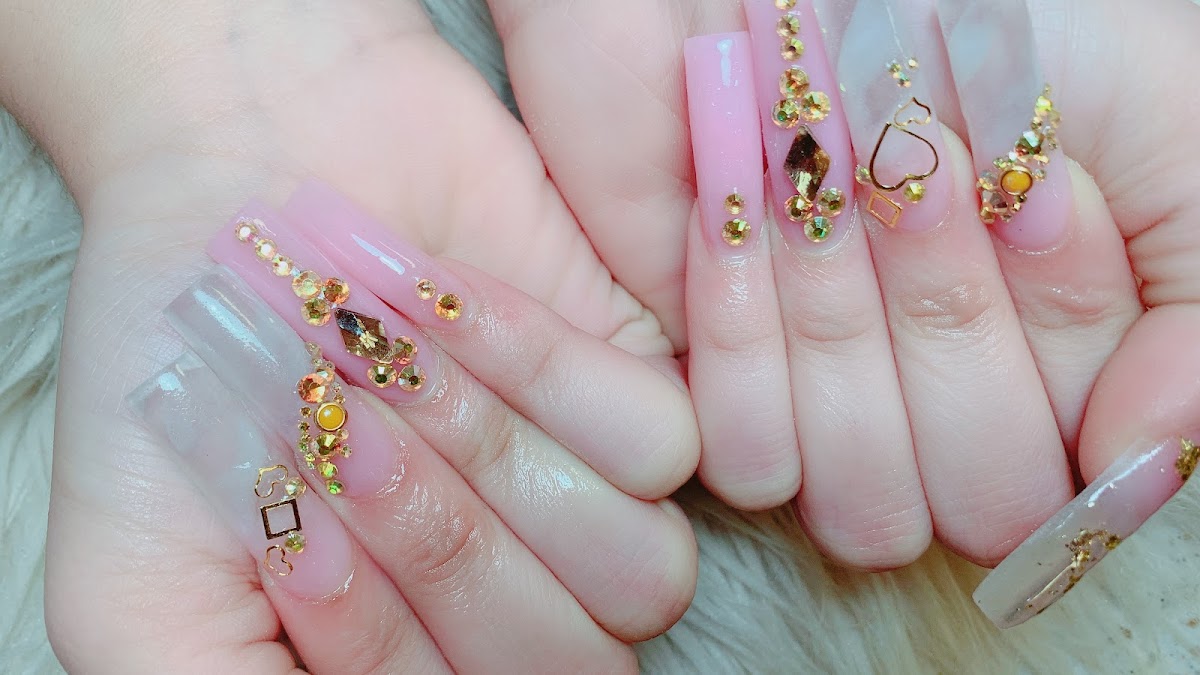 Pink Nails & Lashes
