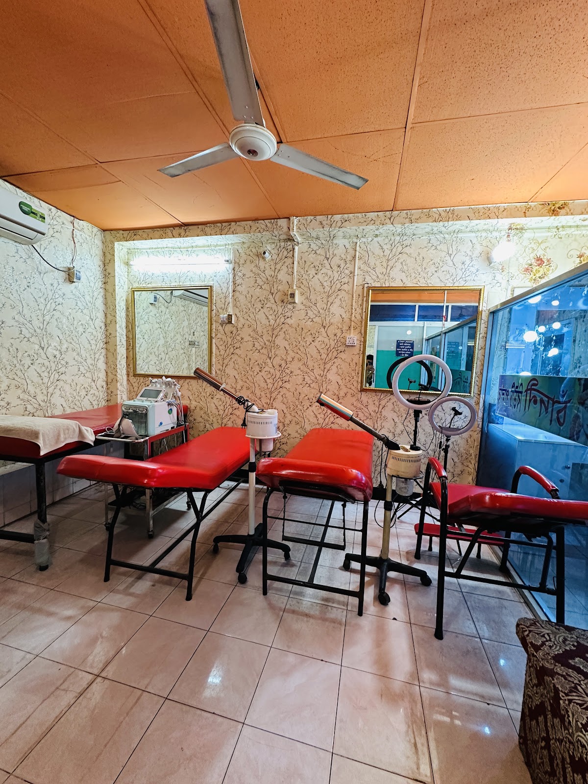 Chandni Beauty Parlour