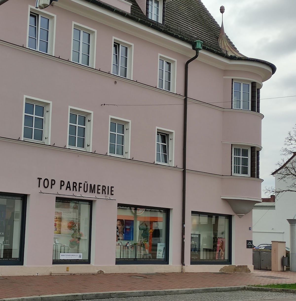 Top Parfuemerie mit Kosmetikstudio