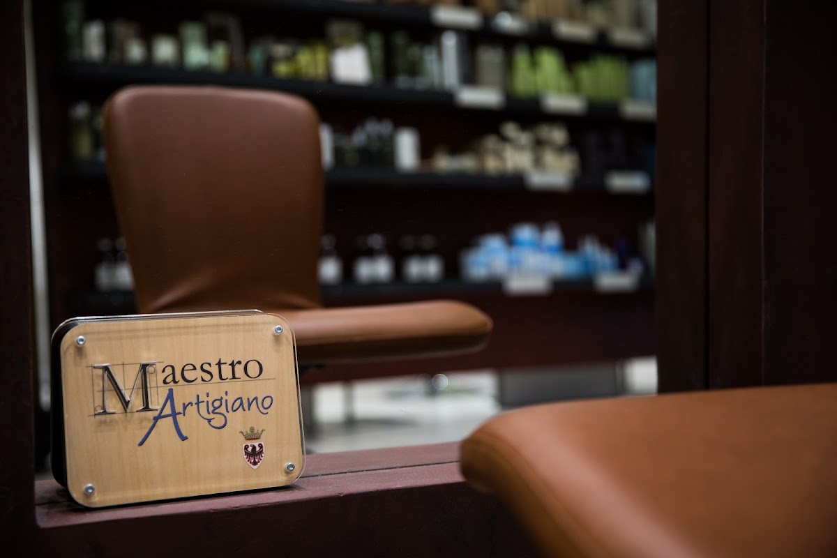 MYTHO Parrucchieri Estetica - Aveda Salon