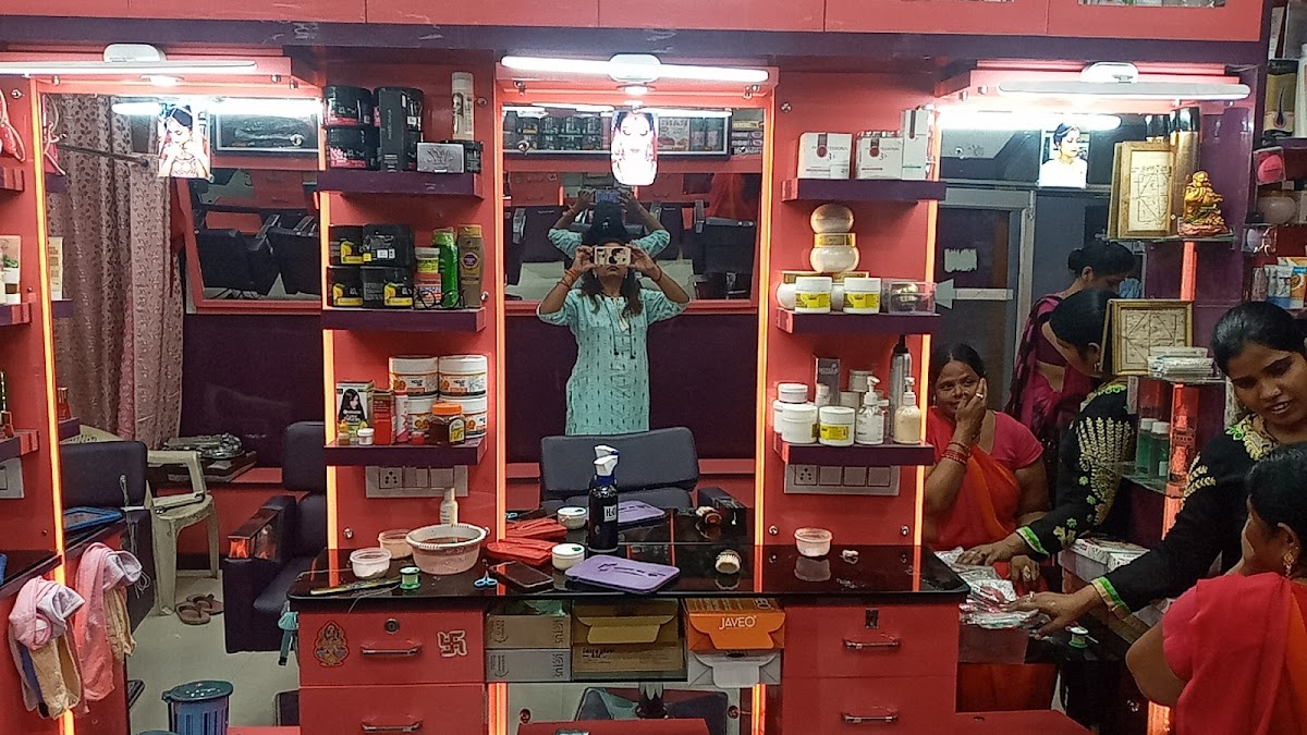 Heena beauty parlour