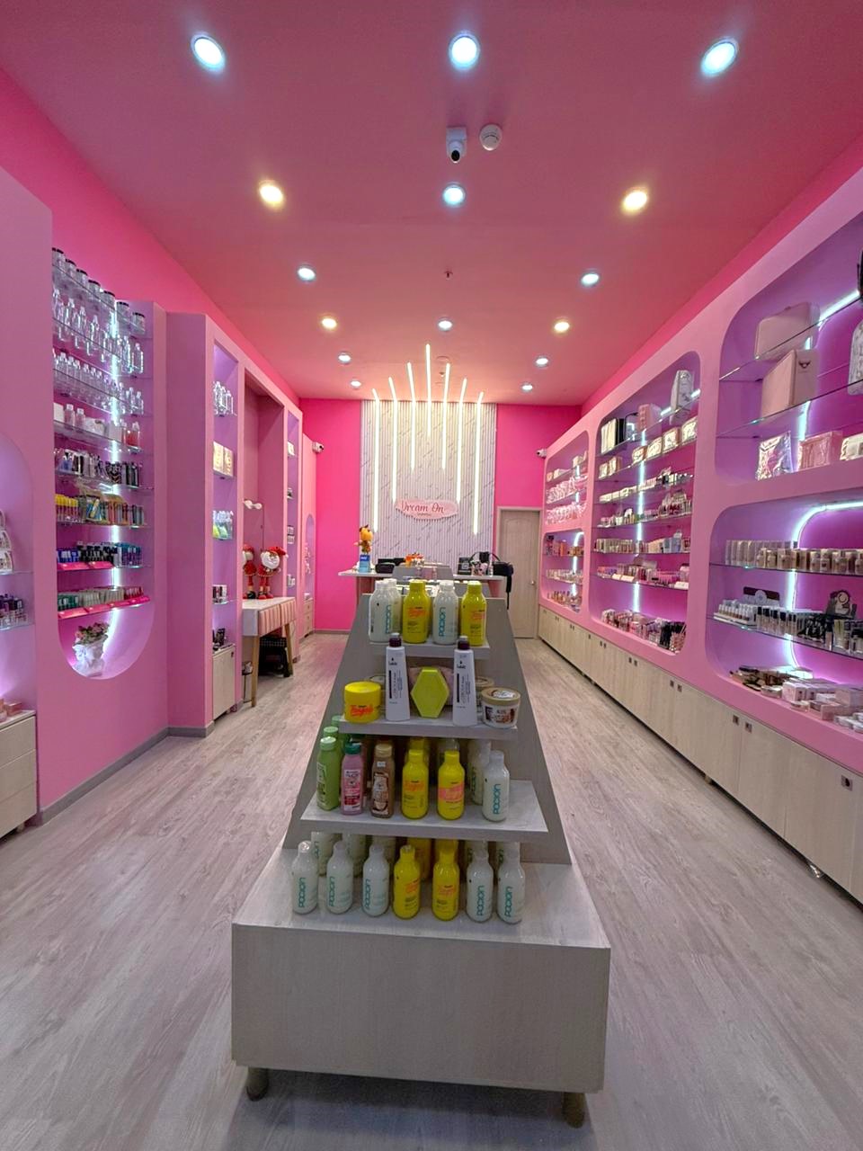 Dream On Cosmetics - Plaza Central
