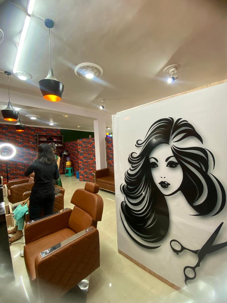 The Royal Scissor unisex salon