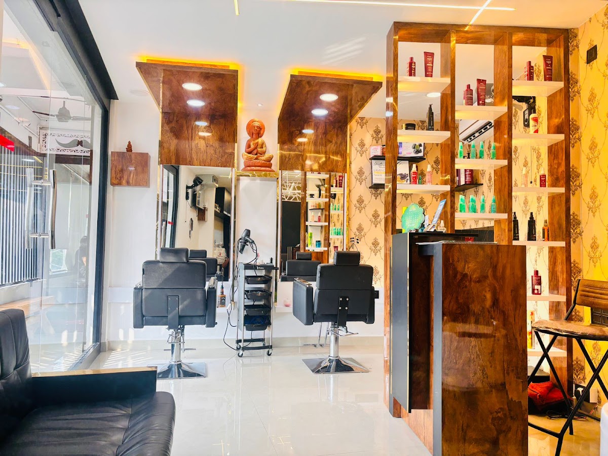 Mr.Cut Salon Family Makeover Vaikom