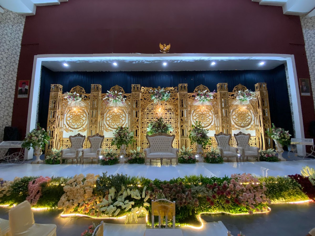 Erna Swiss Wedding Dekorasi + MUA & Attire Pontianak