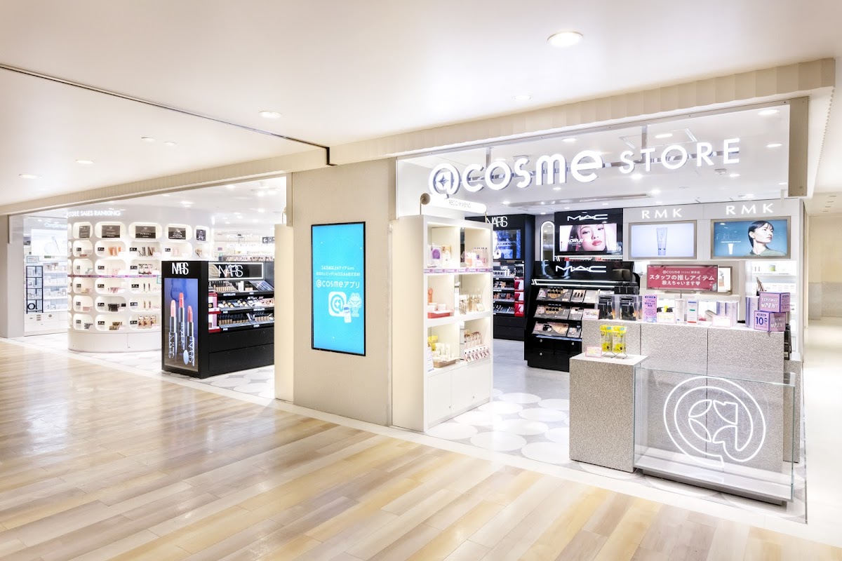 @cosme STORE Amuest Hakata ten