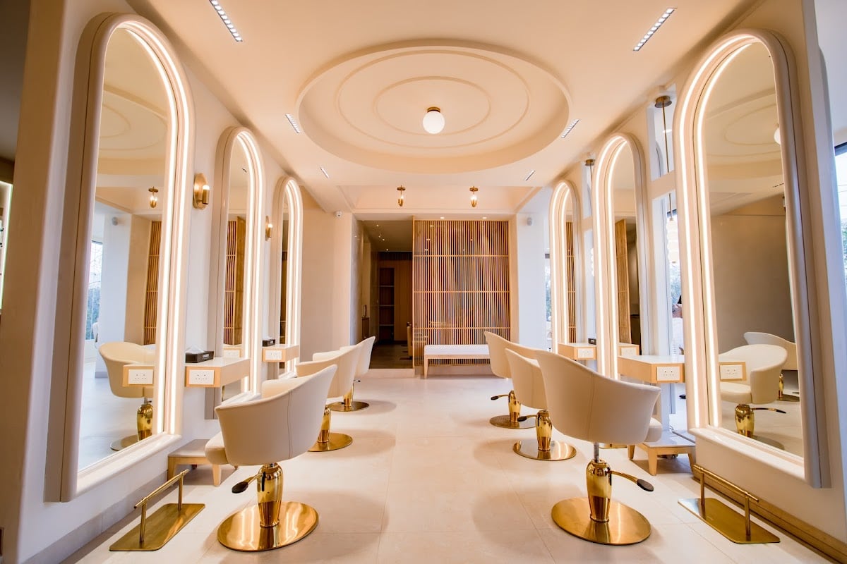 Looks Salon
