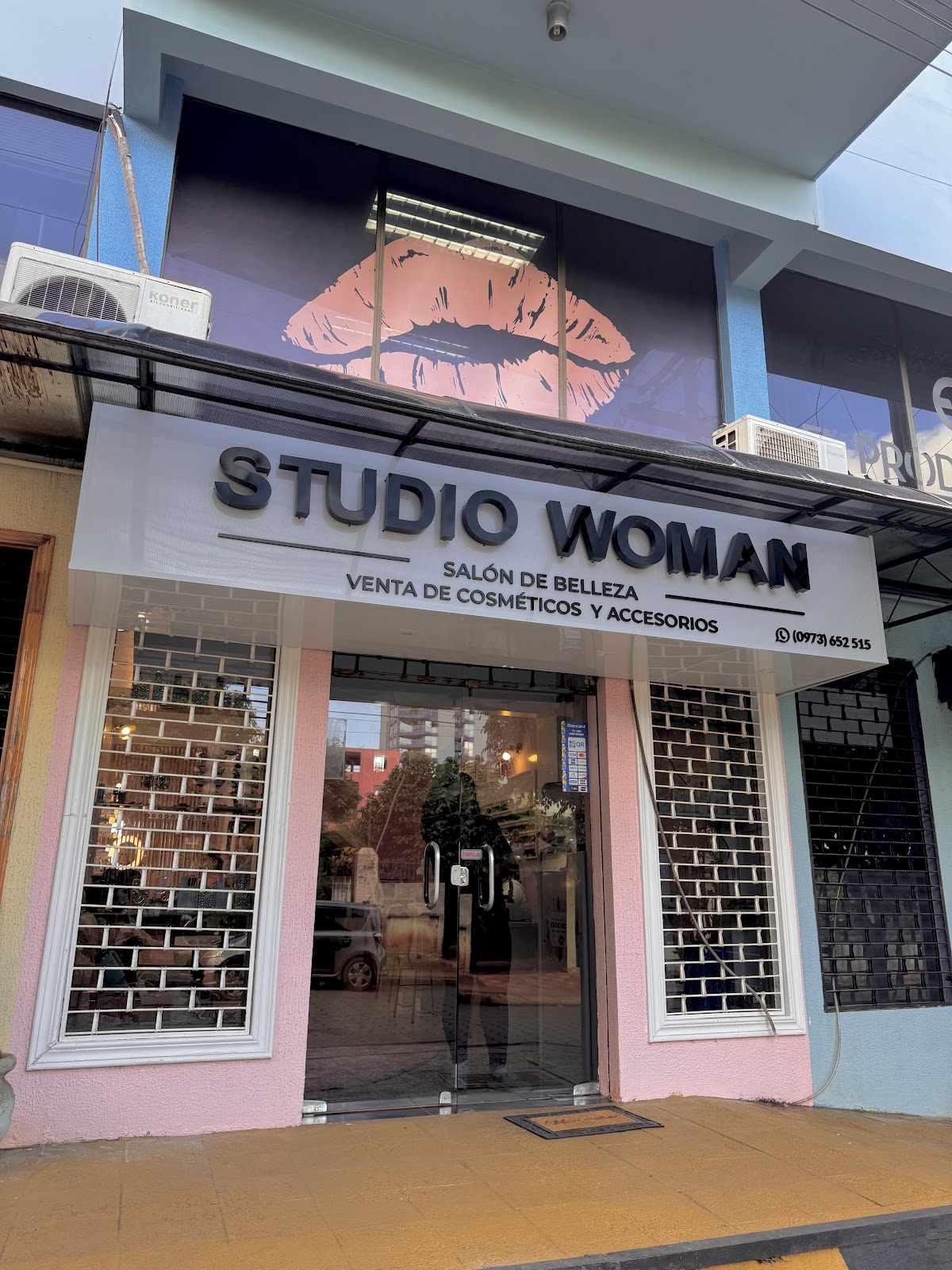 STUDIO WOMAN CDE