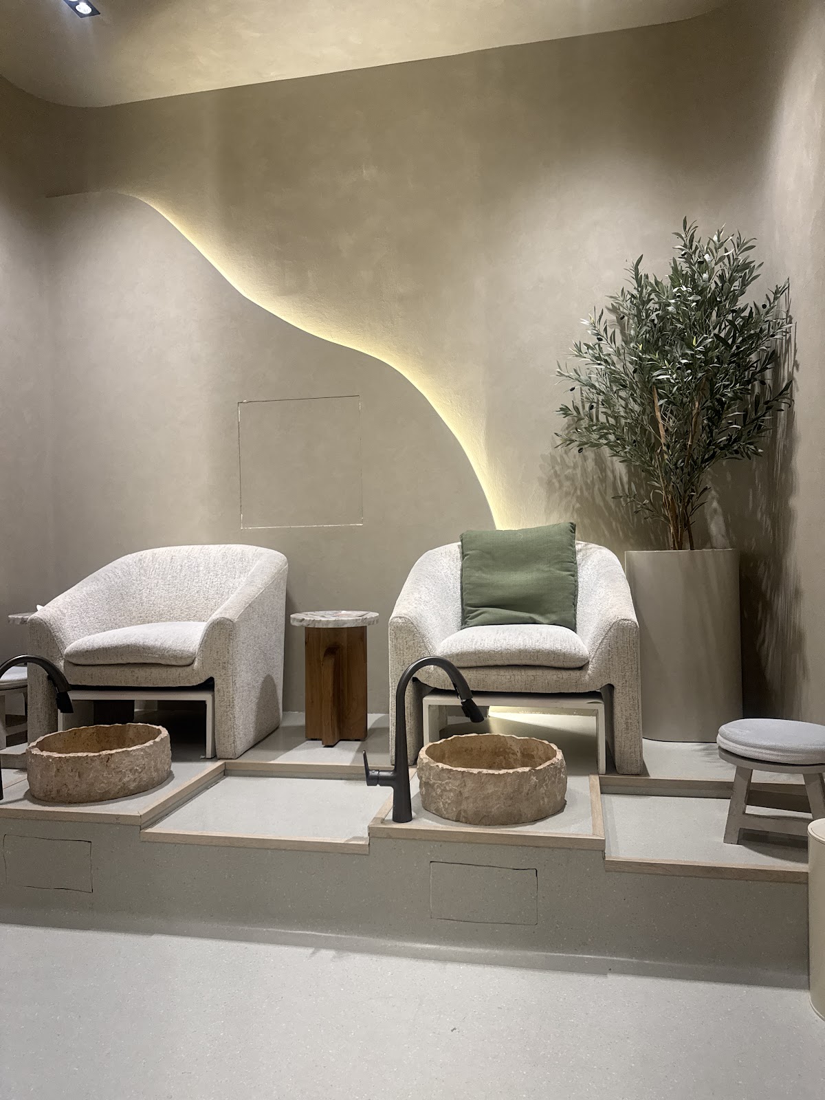 Pause Salon for Women Shakbout
