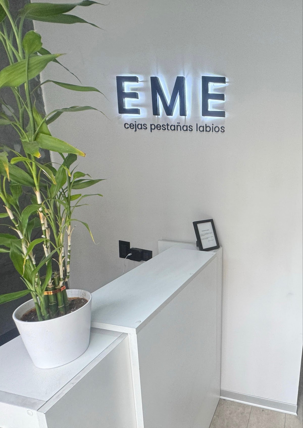 EME MAGDALENA - Cejas, Pestañas y Más