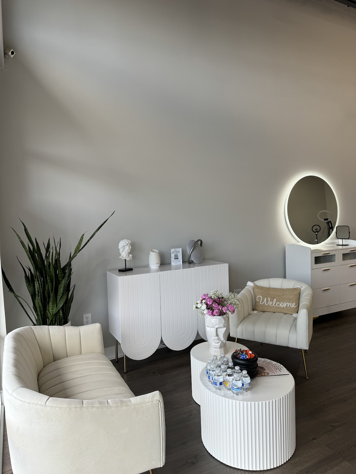 V-BEAUTY SALON & SCHOOL