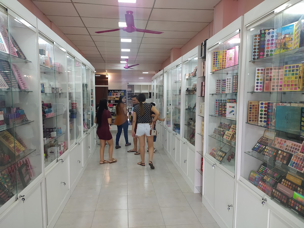 Aleja Makeup