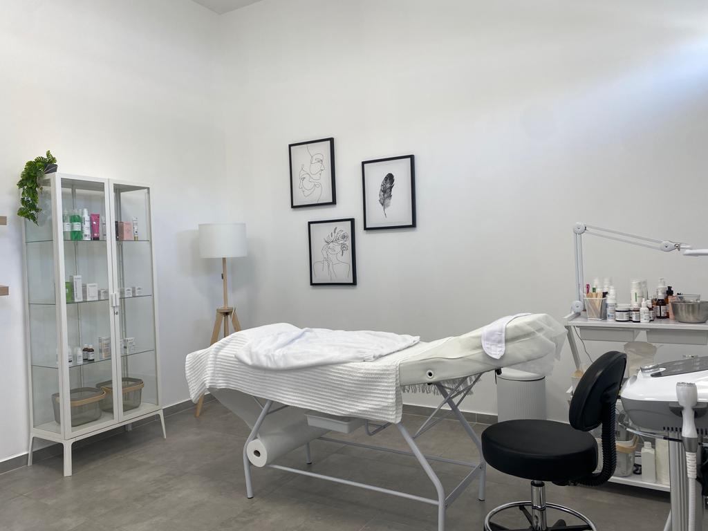 Romi Azoulay Beautician