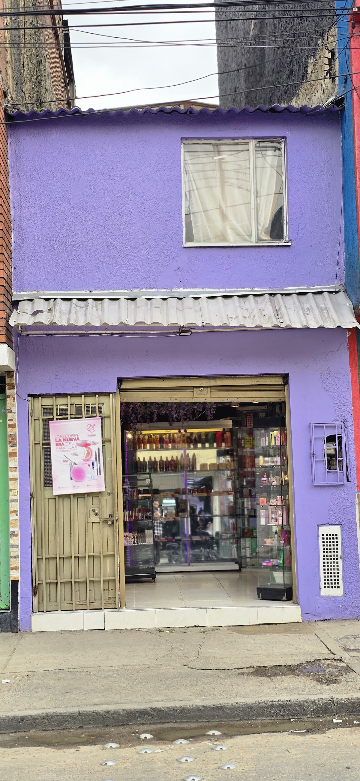 Perfumeria y maquillaje Bloom by BG