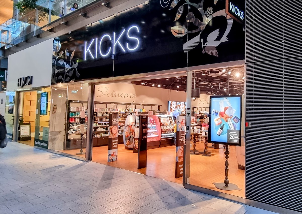 KICKS