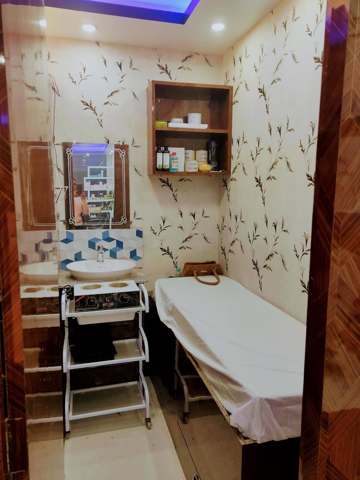 First Look Unisex Salon