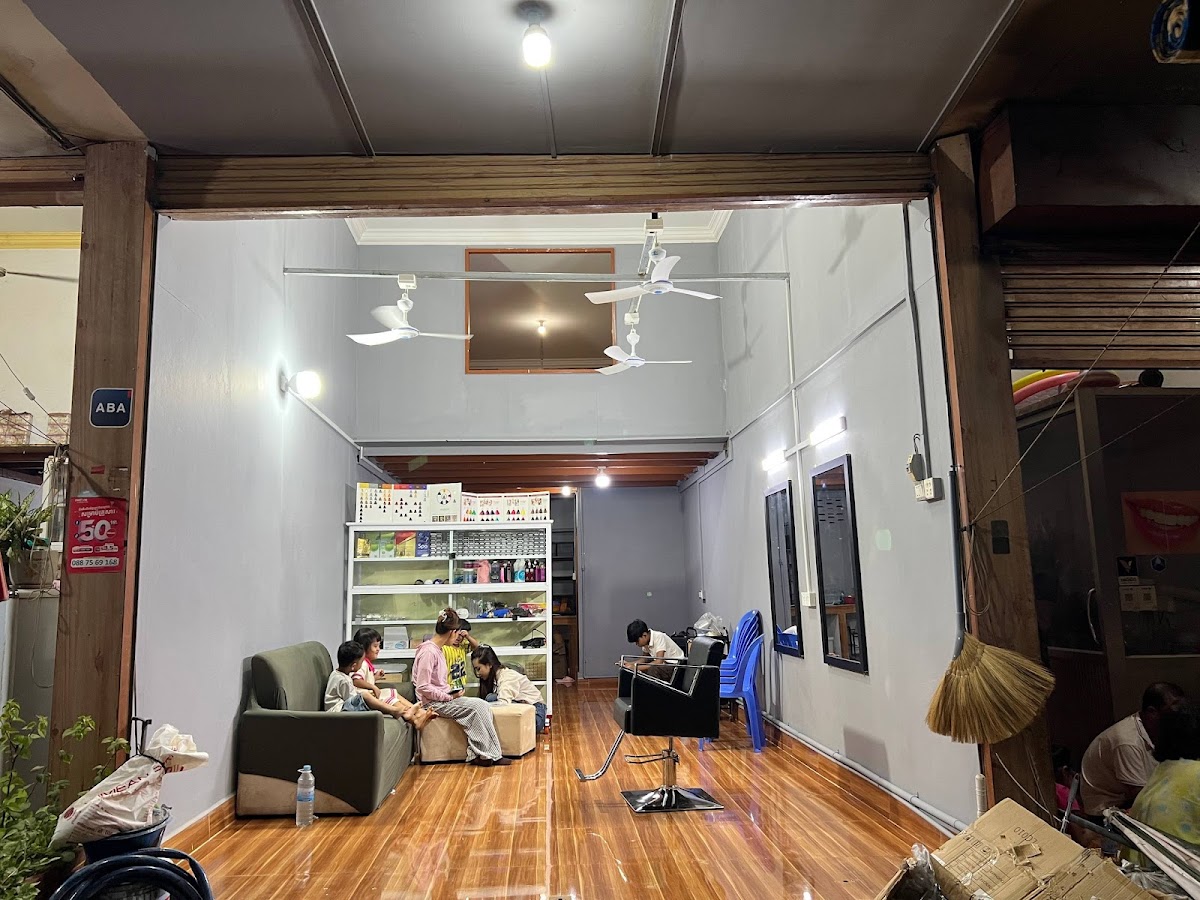 Moch Salon