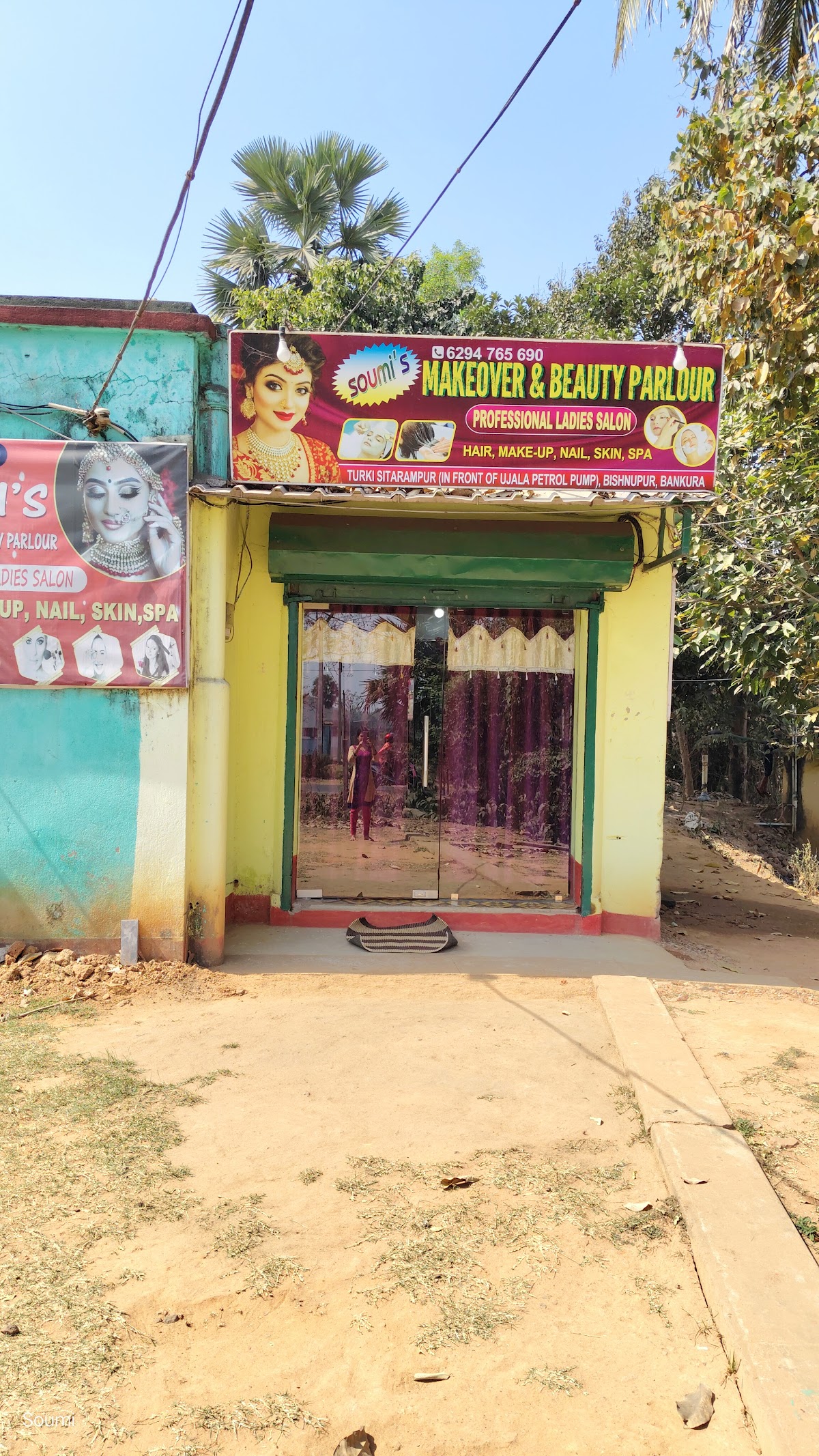 Soumi's Makeover And Beauty Parlour