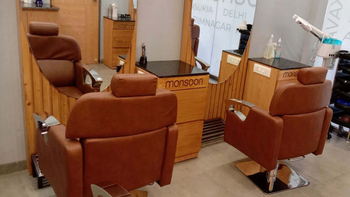 Moon Unisex Salon