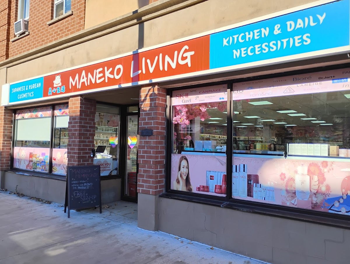 Maneko Living
