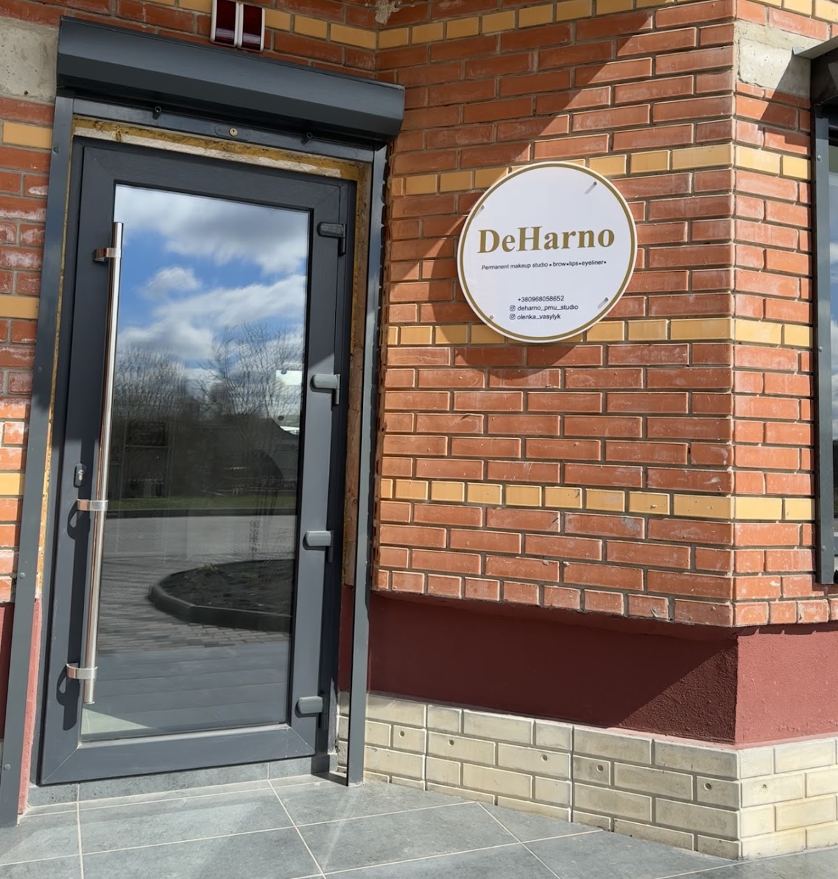 DeHarno Permanent Makeup and Cosmetology Studio