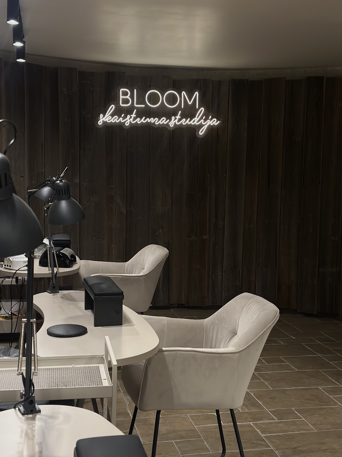 BLOOM skaistuma studija