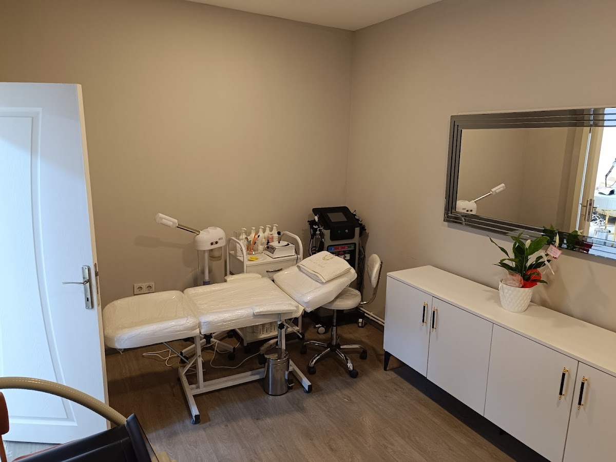 Sahile Nail Art Studio