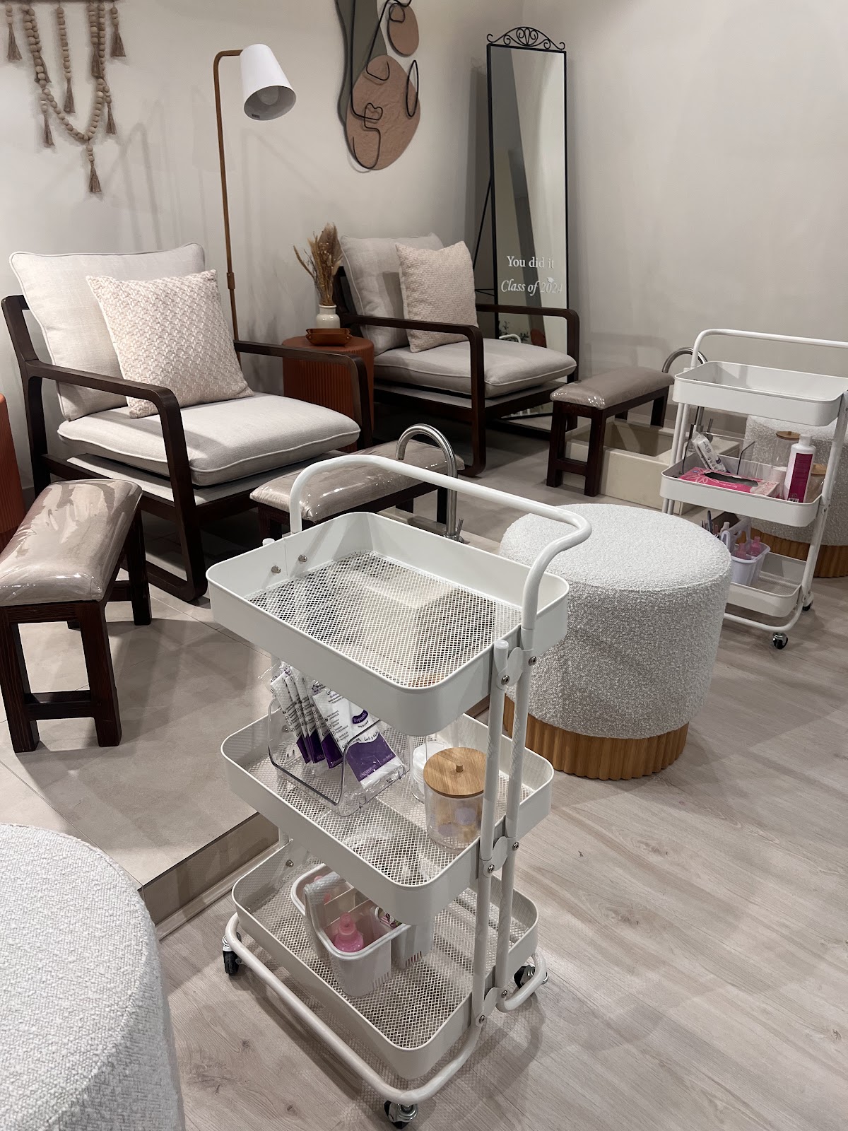 Salon Al-Nouri Al-Nisa'i