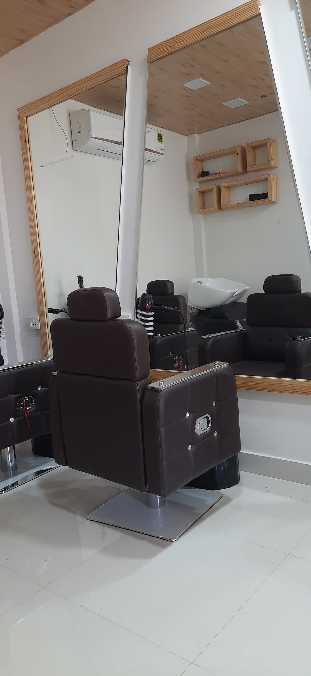 GOWIN'S THE FAMILY SALON
