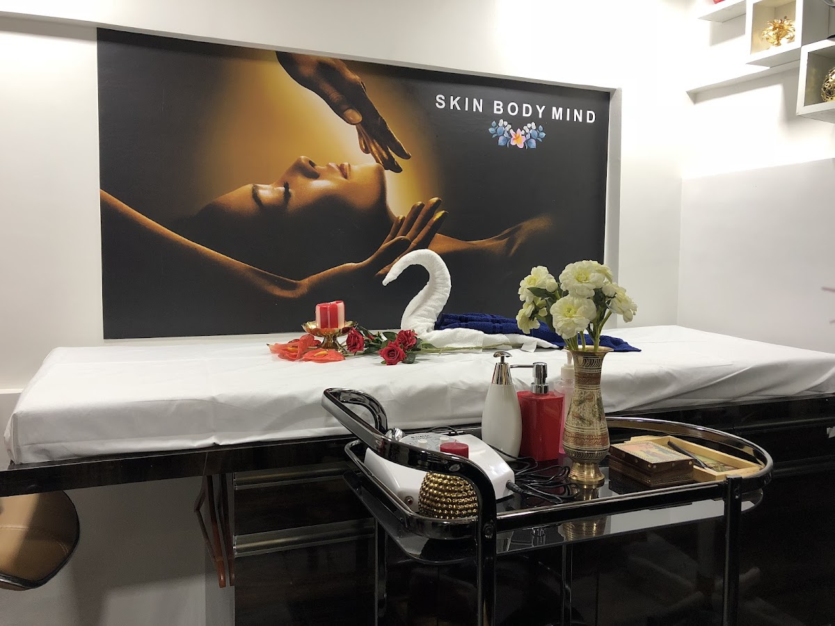 Mrunal's Salon (Spa & Makeup Studio)