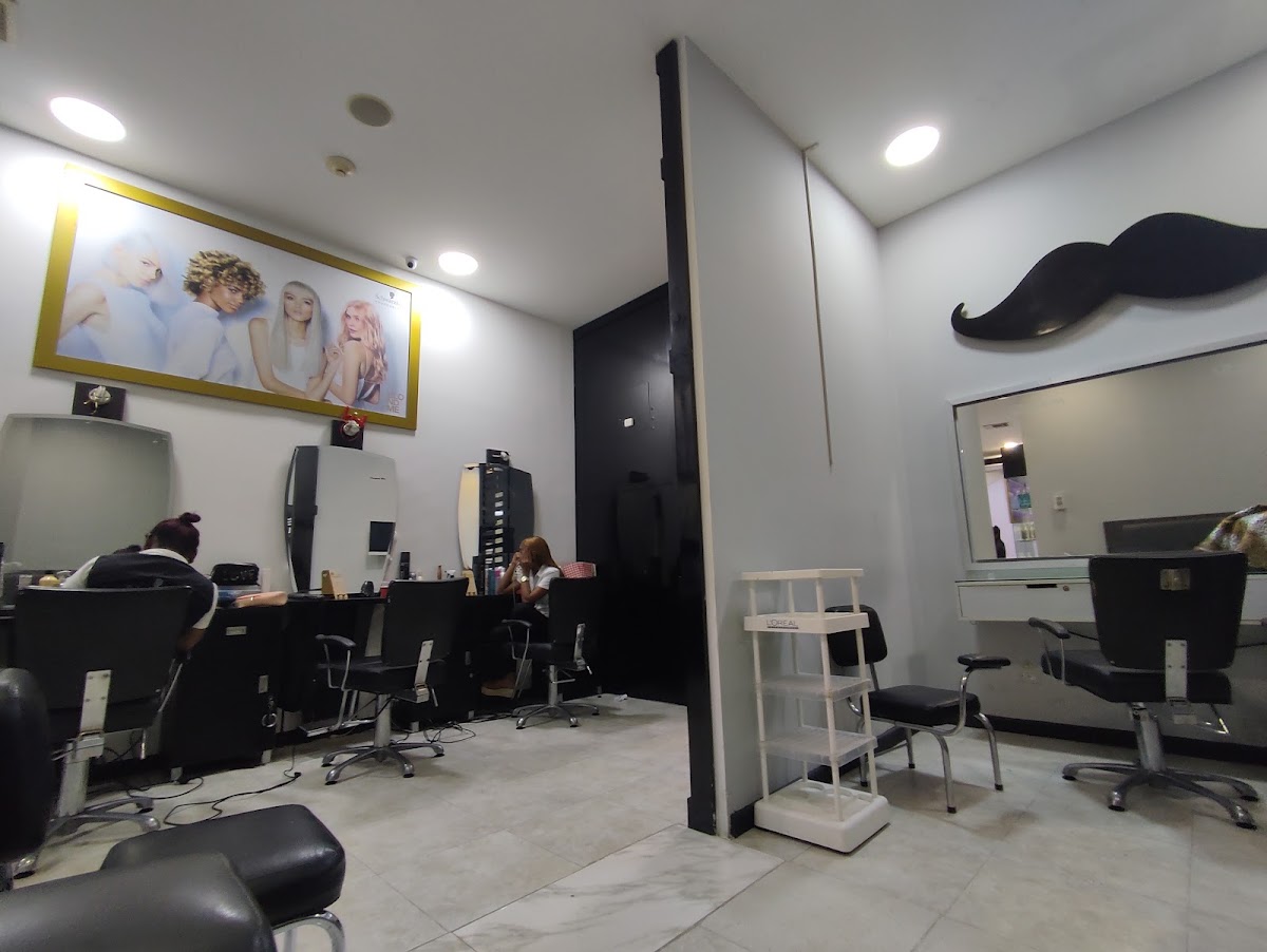 Monica Cruz - L'Peluqueria - CC Caribe Plaza