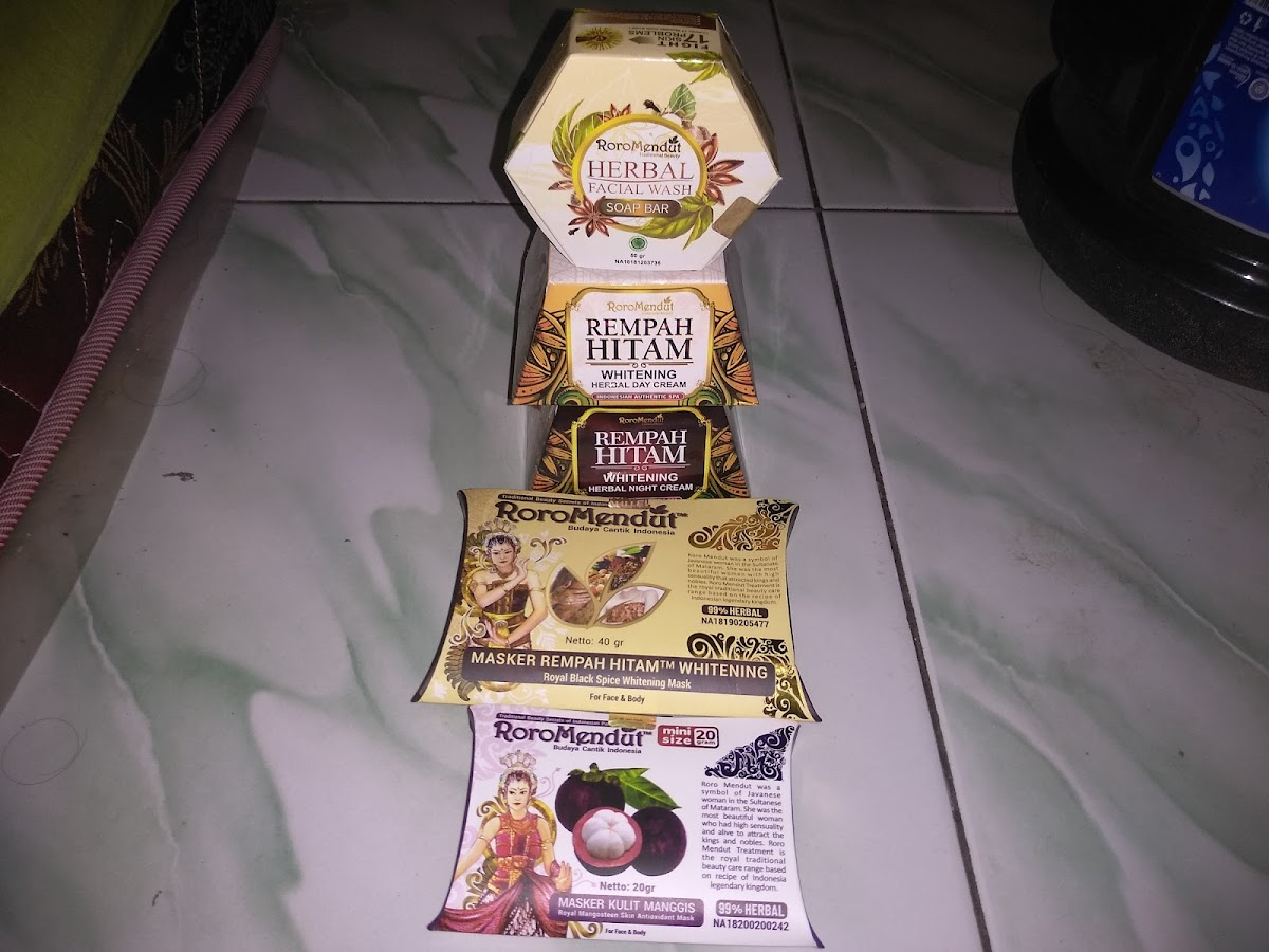 AGEN ROROMENDUT COSMETIC REMBANG