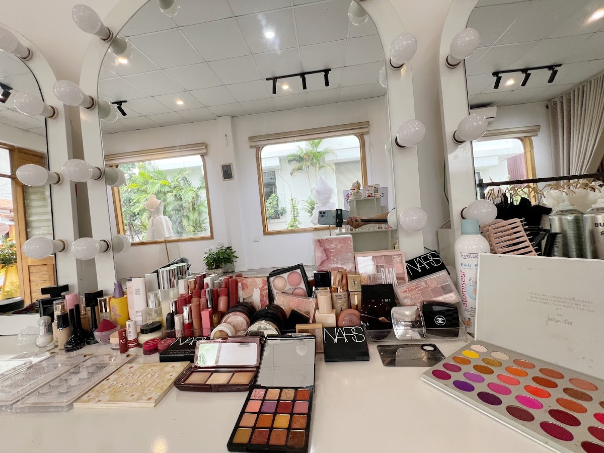 Amee Makeup Store