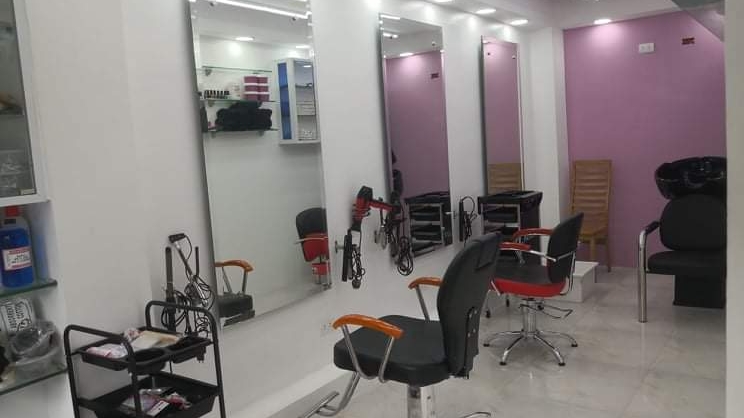 Bella's Ladies Center Hair and Beauty Salon