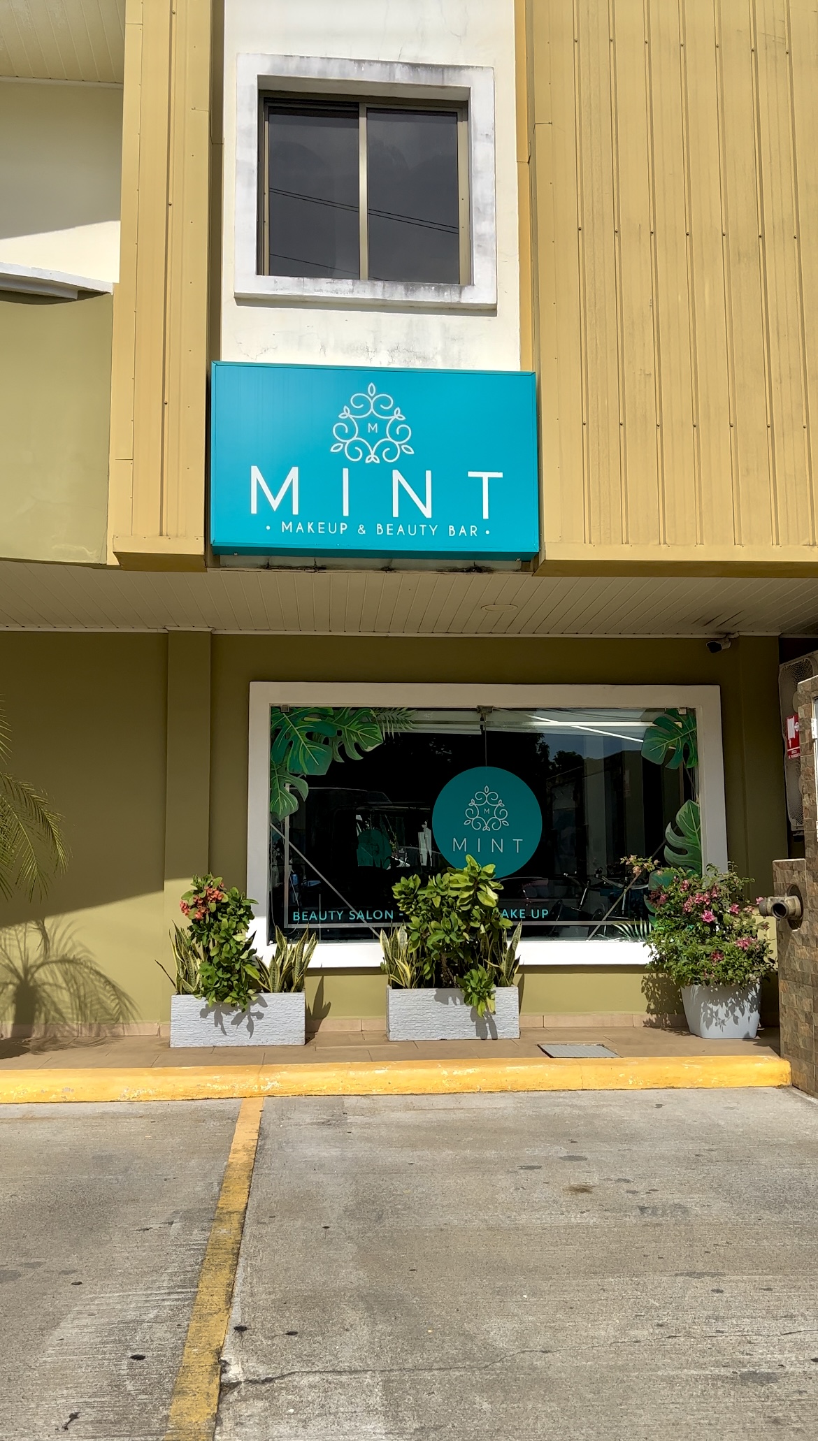 Mint Makeup & Beauty Bar