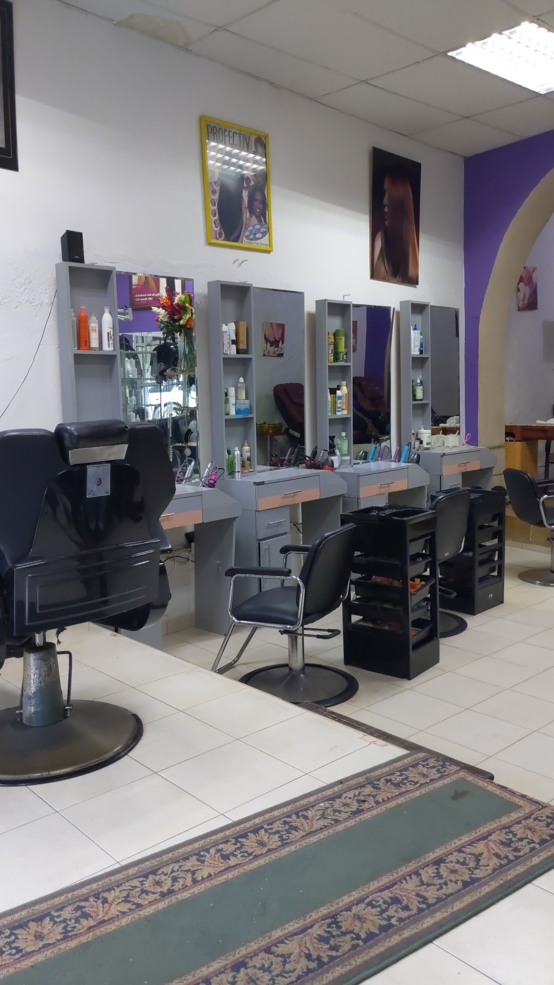 Valentine Studio de Beaute and Barber Shop