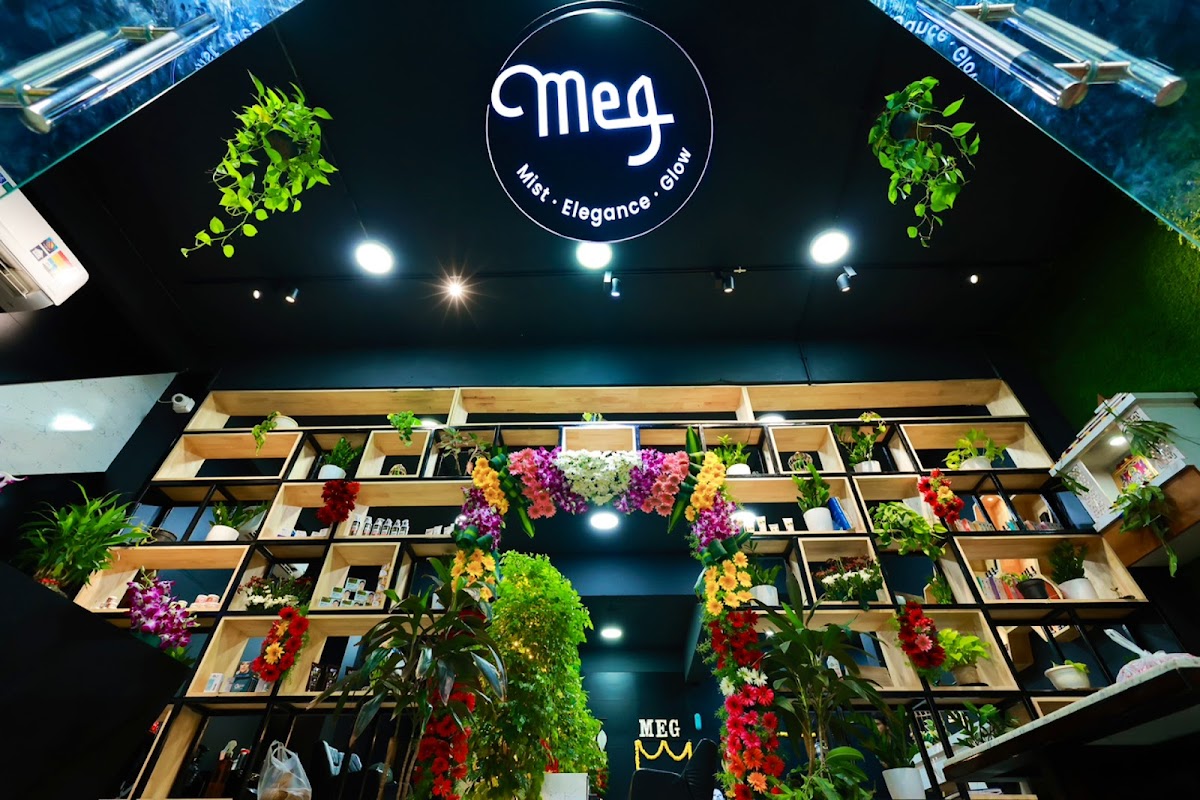 Meg Unisex Lounge