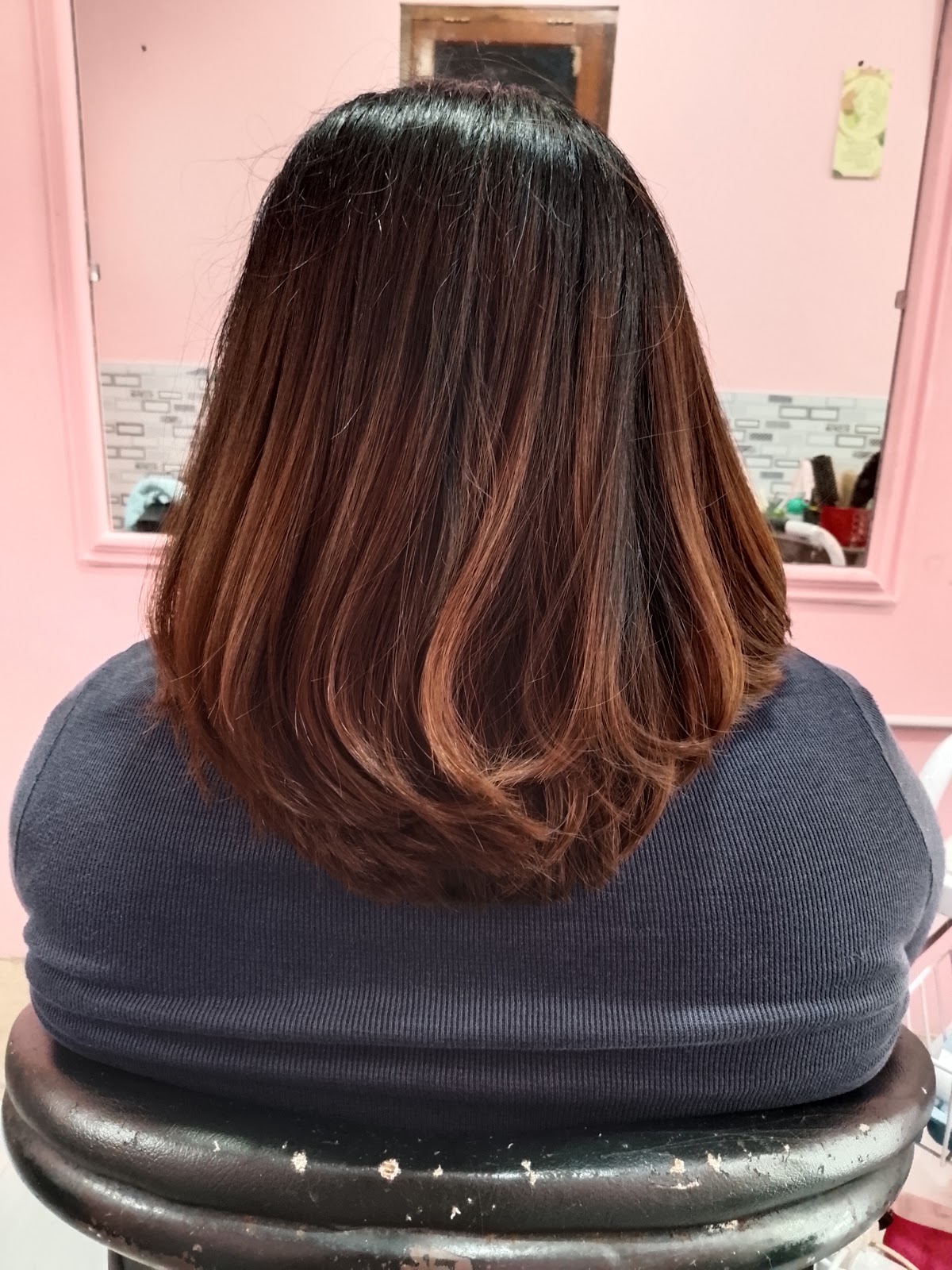 Naira beauty salon