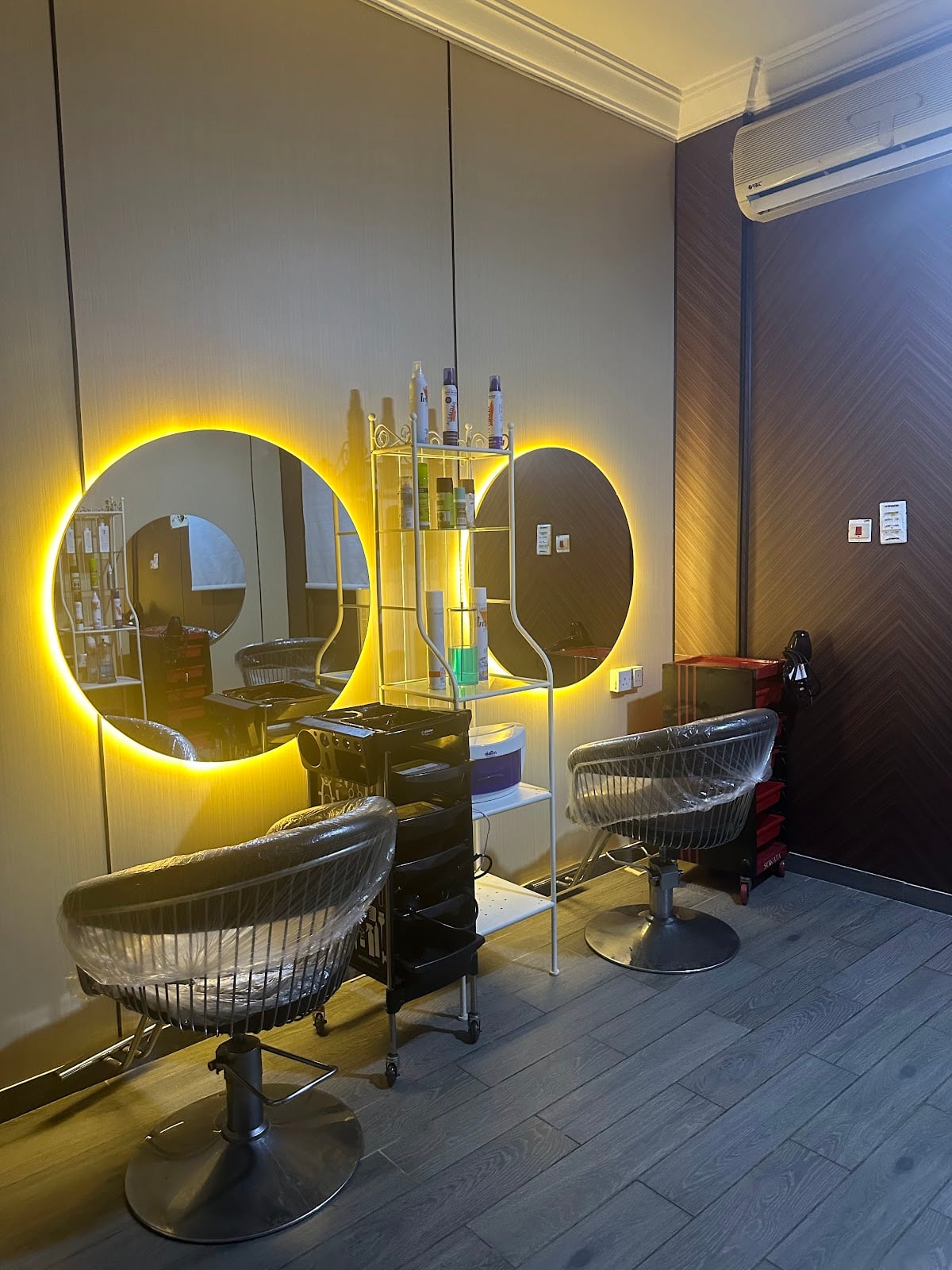 Salon Al Anaqa Wal Jamal