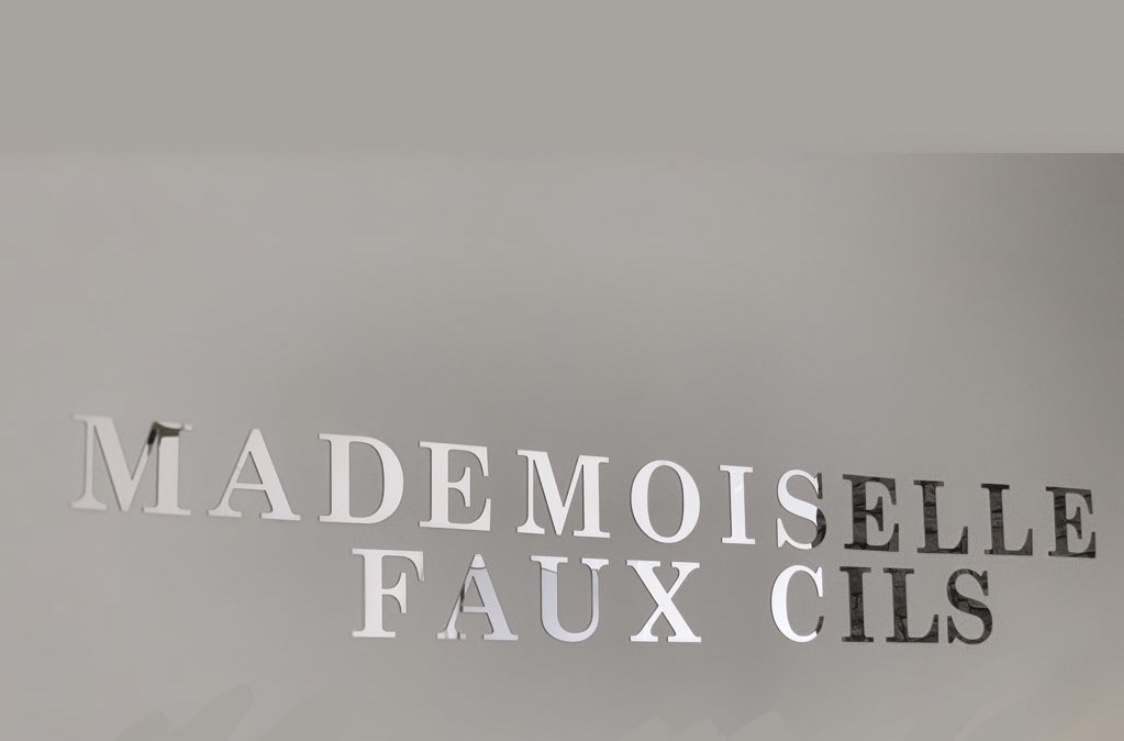 Mademoiselle Faux Cils