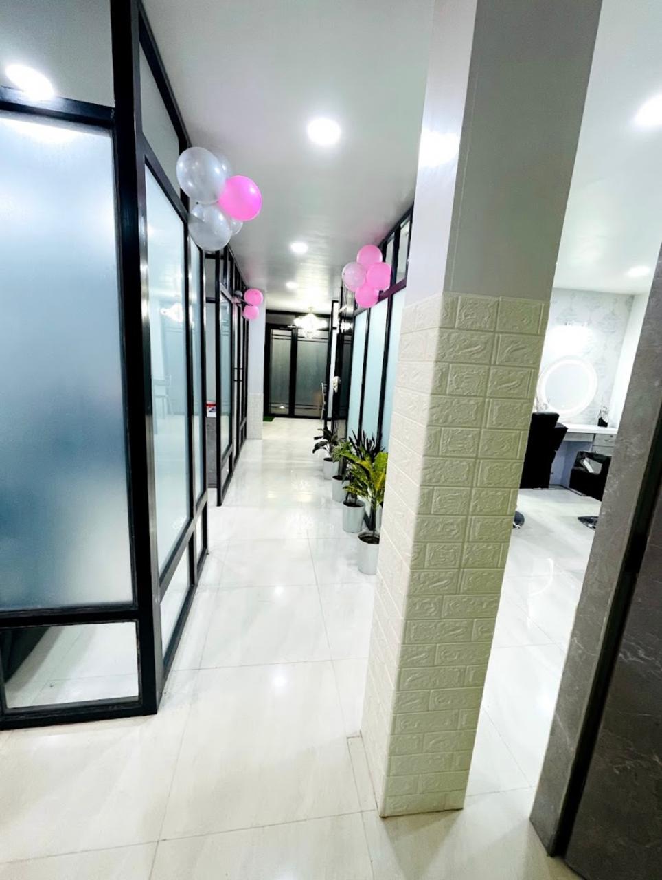 Mahima Makeovers and Studio