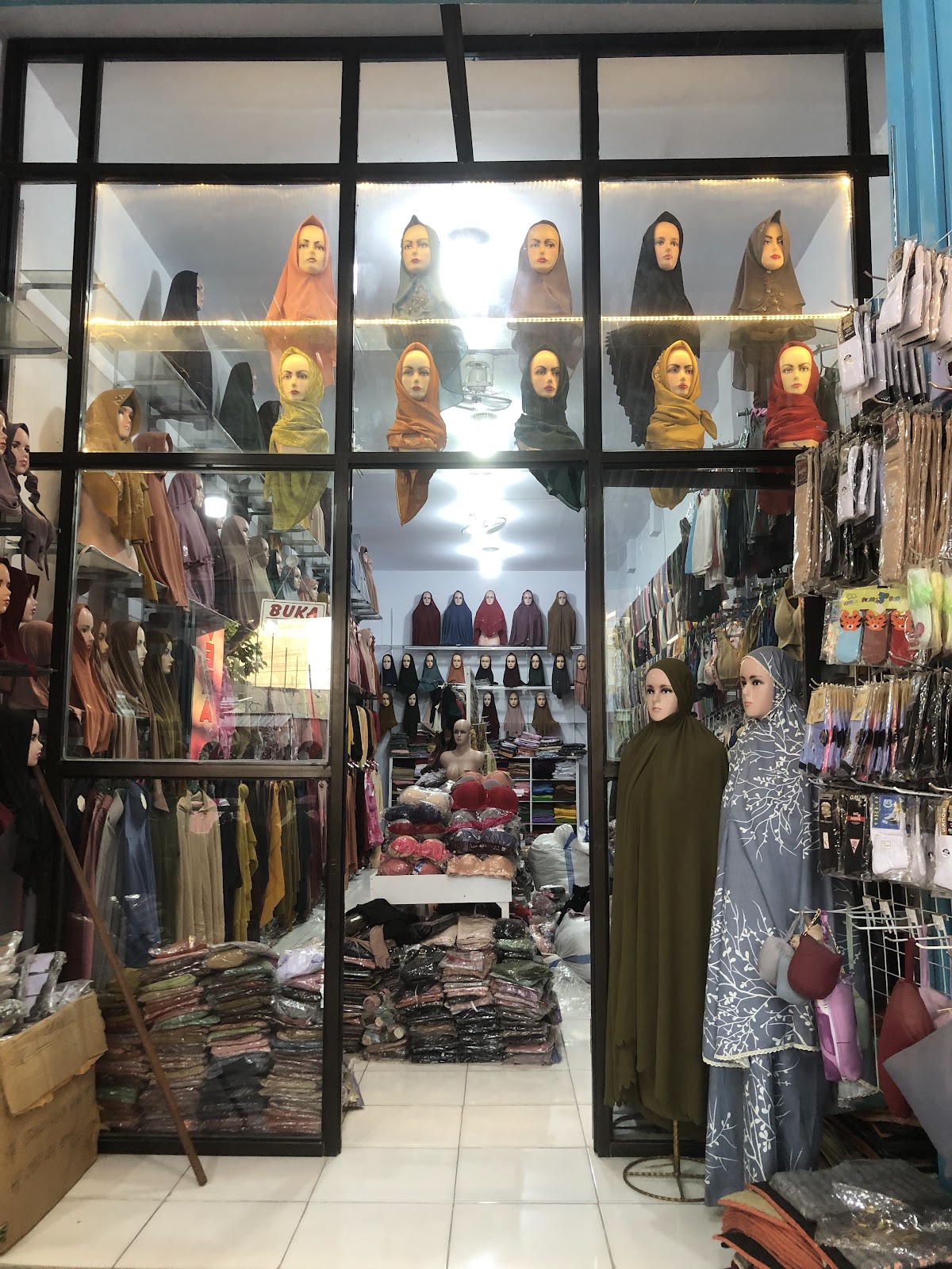 Toko Hj Vera Kosmetik dan Hijab